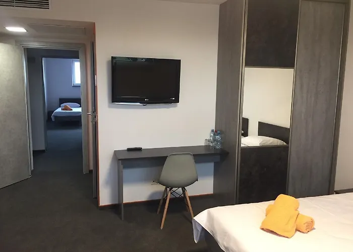 Ξενοδοχείο με διαμερίσματα Mis & 3*